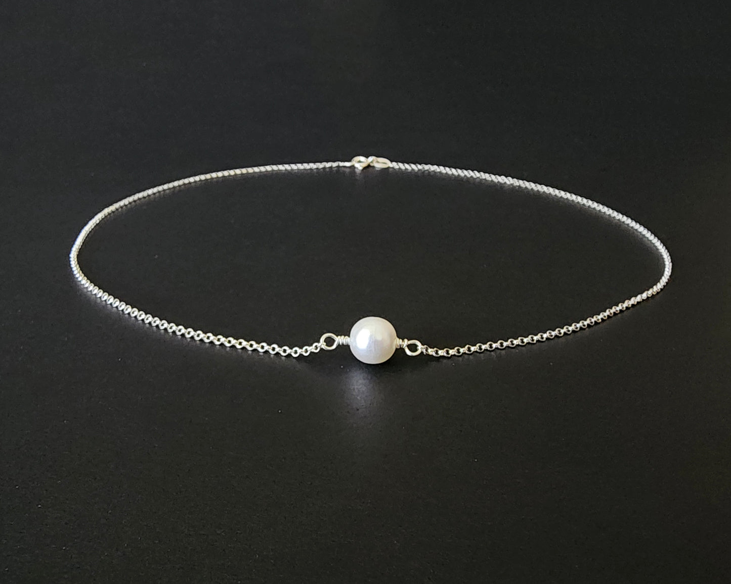 Floating Freshwater Cultured Pearl Necklace with a single white pearl in the centre of the Sterling Silver rolo style chain. 