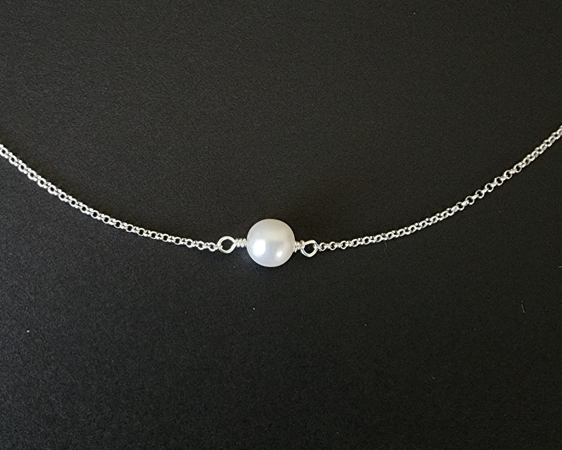 Floating Freshwater Cultured Pearl Necklace with a single white pearl in the centre of the Sterling Silver rolo style chain.