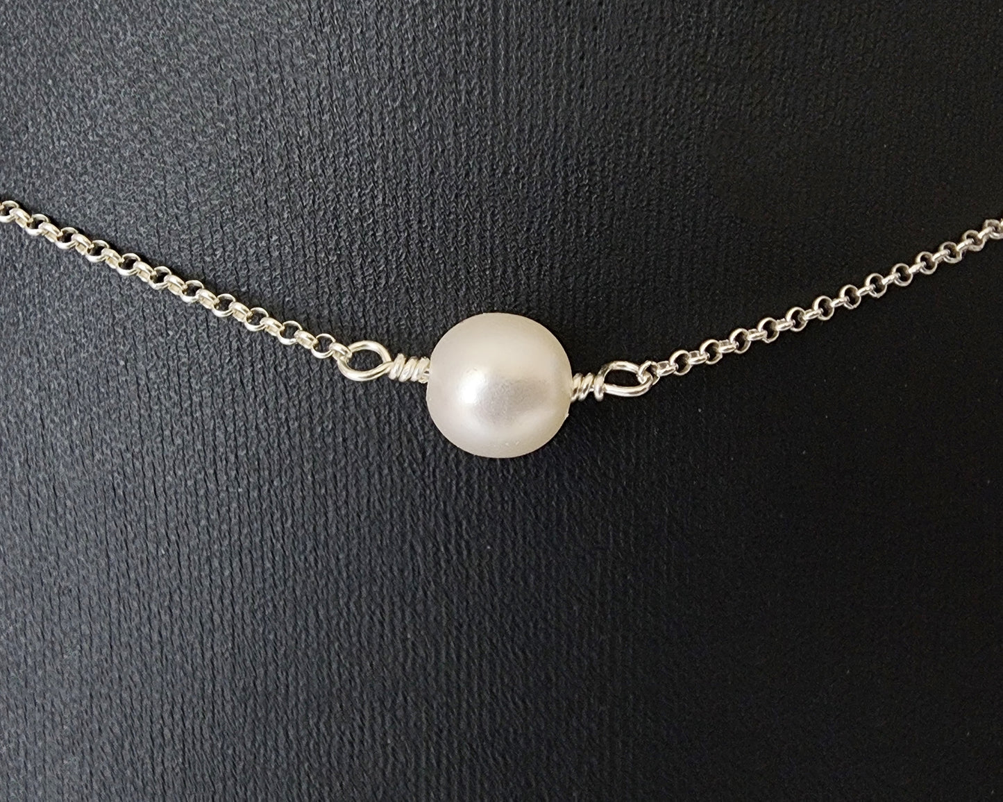 Floating Freshwater Cultured Pearl Necklace with a single white pearl in the centre of the Sterling Silver rolo style chain. 