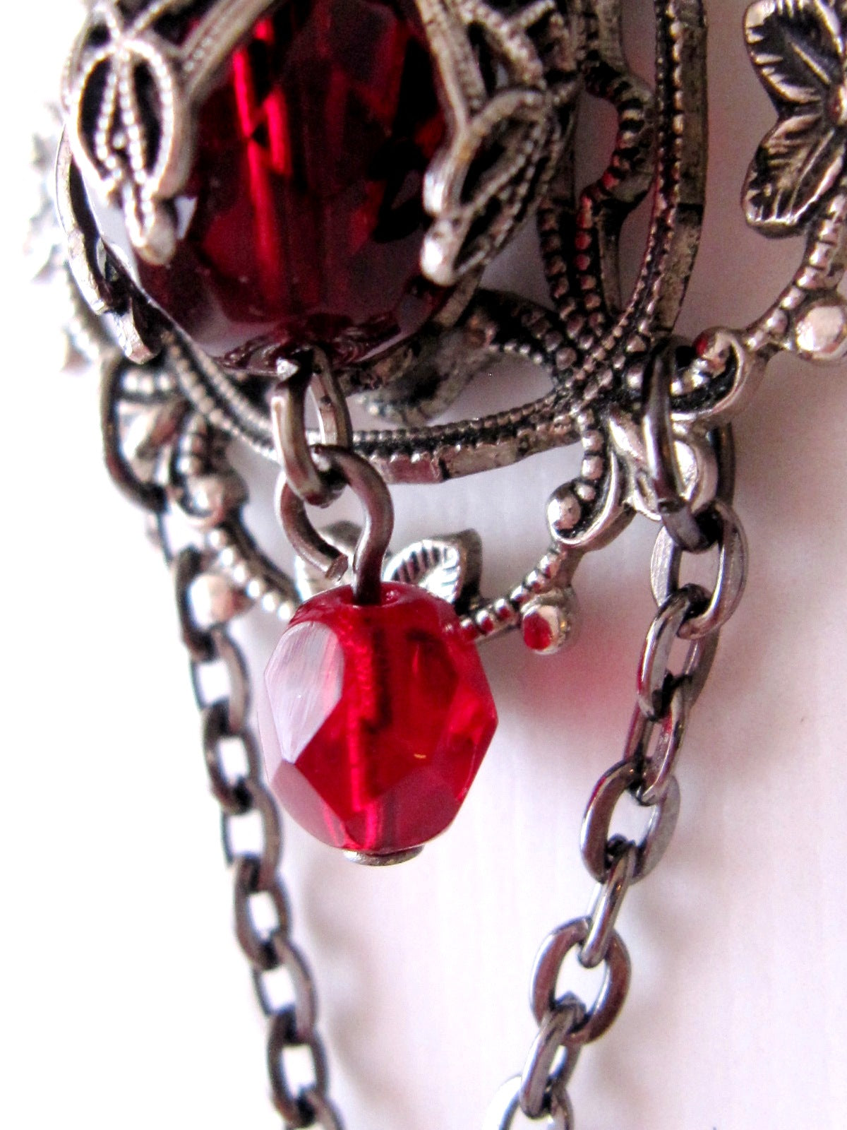 Victorian Garnet Flower Fire Necklace, close up of center front pendant